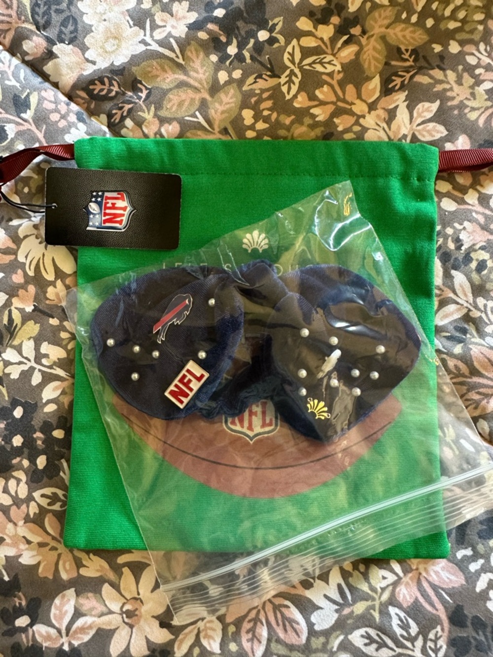 LELE SADOUGHI BUFFALO BILLS BOW SCRUNCHIE - NWT - Picture 4 of 8